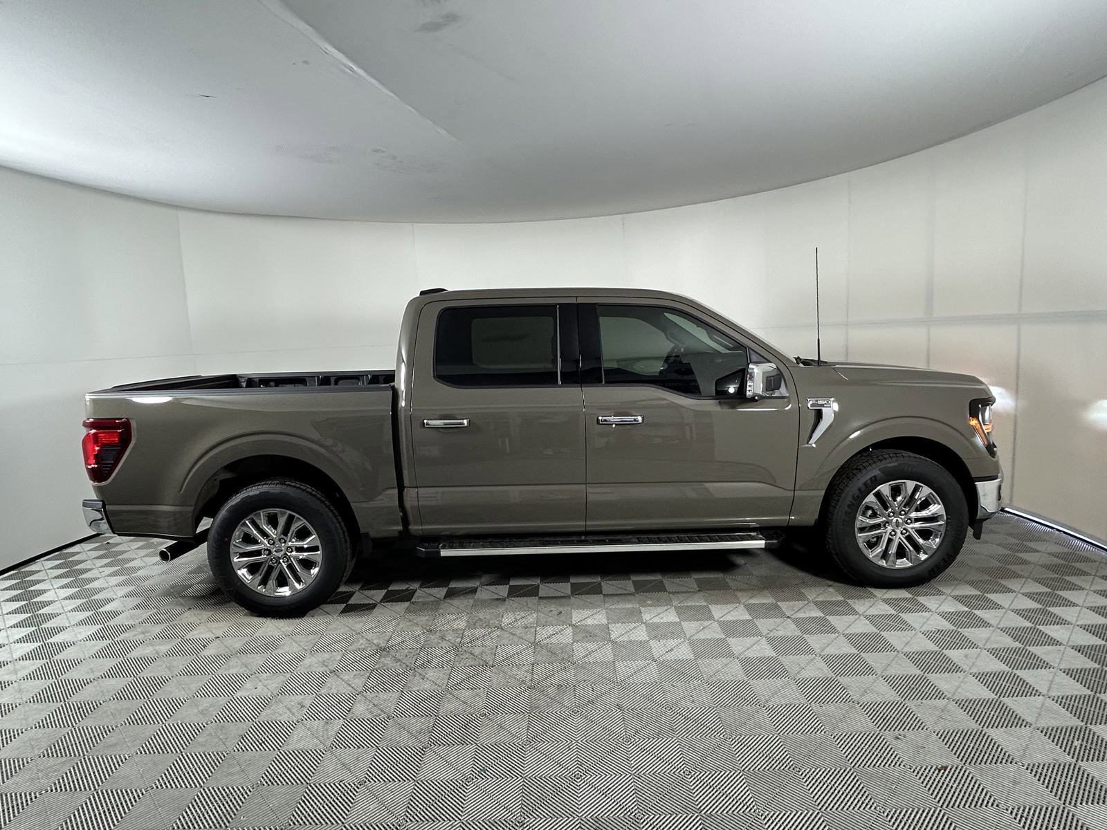 2025 Ford F-150 XLT photo 9