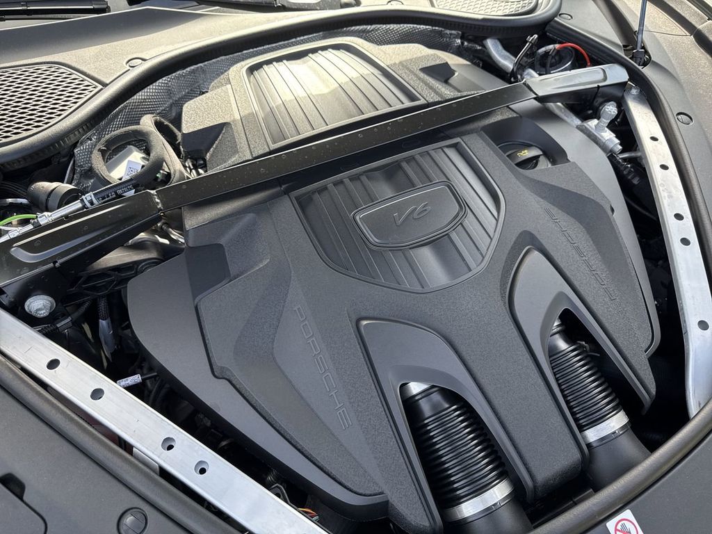 2025 Porsche Panamera 4 photo 29