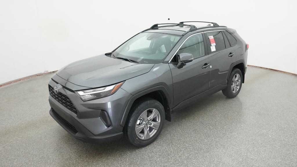 2025 Toyota RAV4 XLE's photo