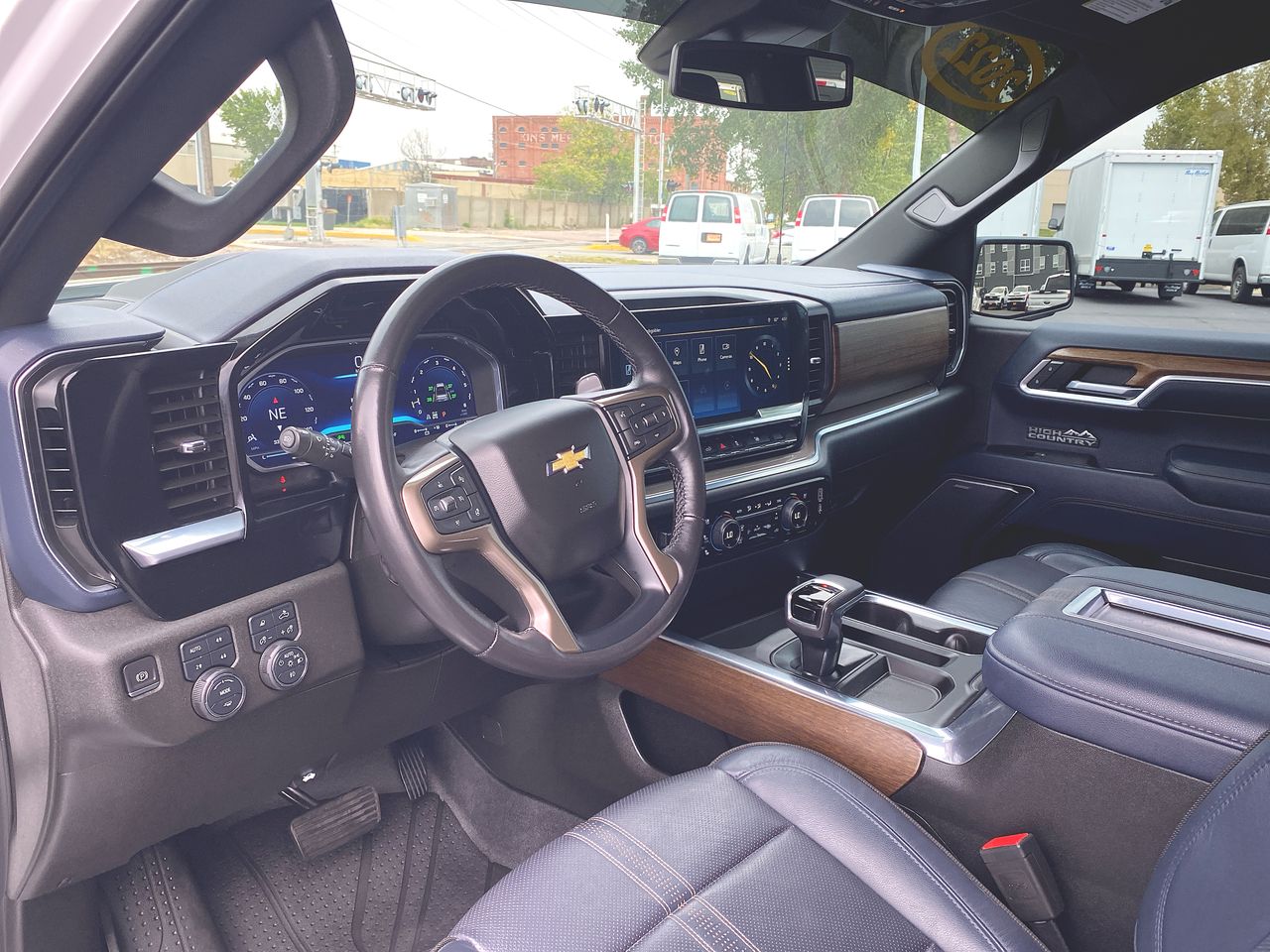 2022 Chevrolet Silverado 1500 High Country photo 2