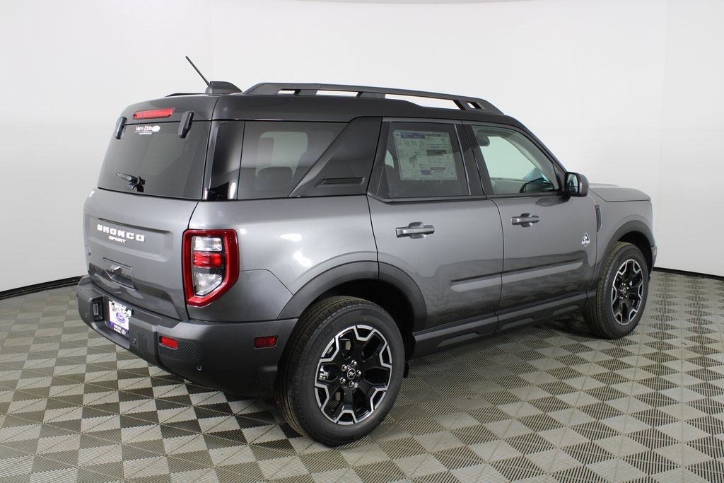 2025 Ford Bronco Sport Outer Banks photo 3