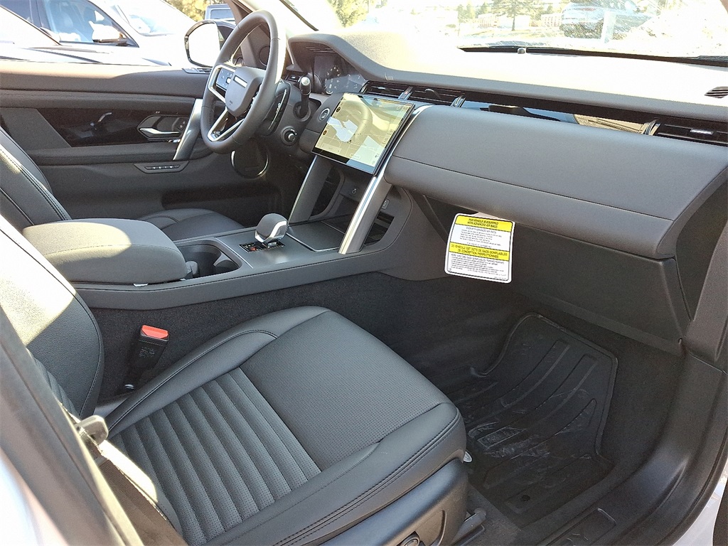 2025 Land Rover Discovery Sport S photo 2