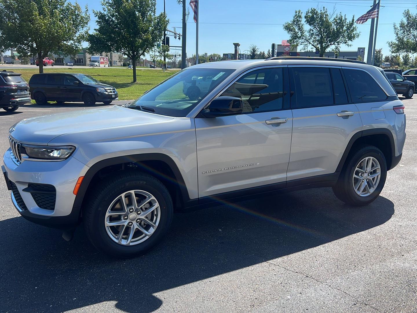 2025 Jeep Grand Cherokee Laredo's photo