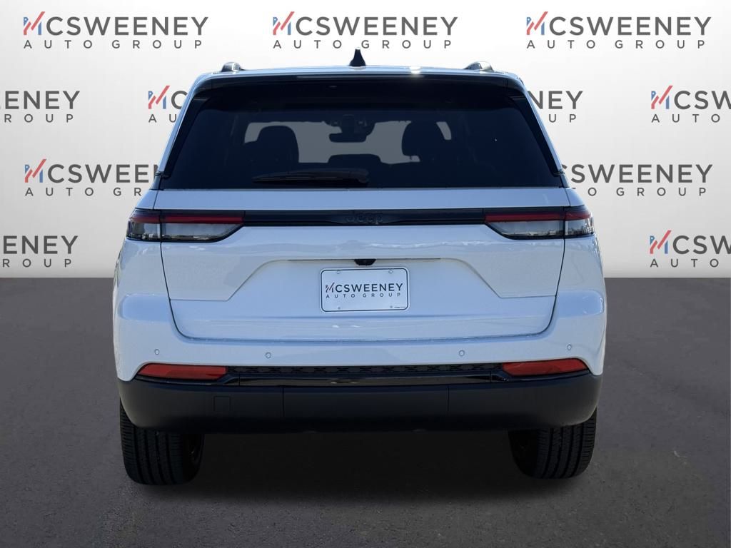 2025 Jeep Grand Cherokee Laredo Altitude photo 2