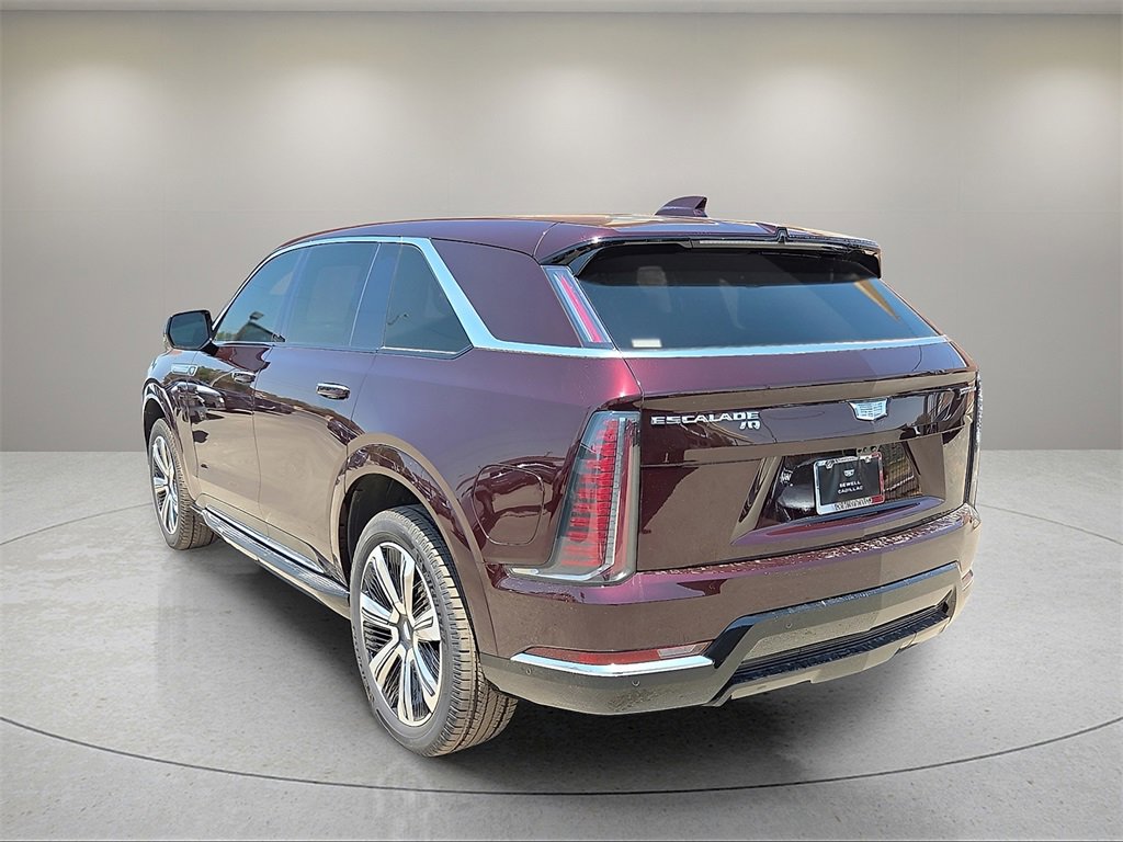 2025 Cadillac Escalade IQ Luxury photo 3