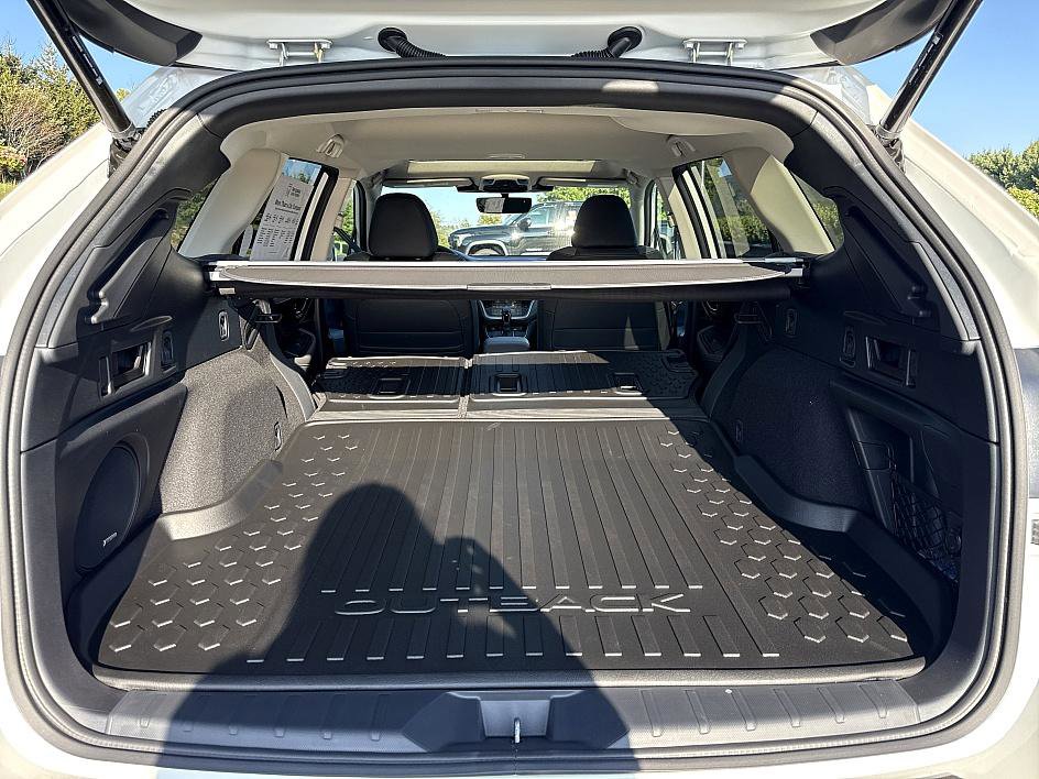 2025 Subaru Outback Onyx Edition photo 4