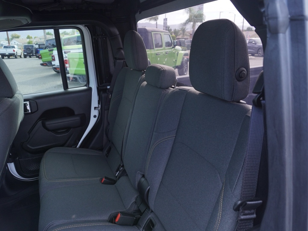 2025 Jeep Gladiator Sport photo 21