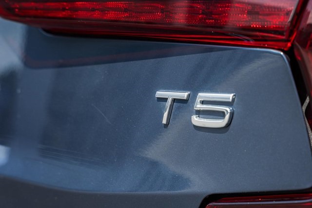 2021 Volvo S60 Momentum photo 8