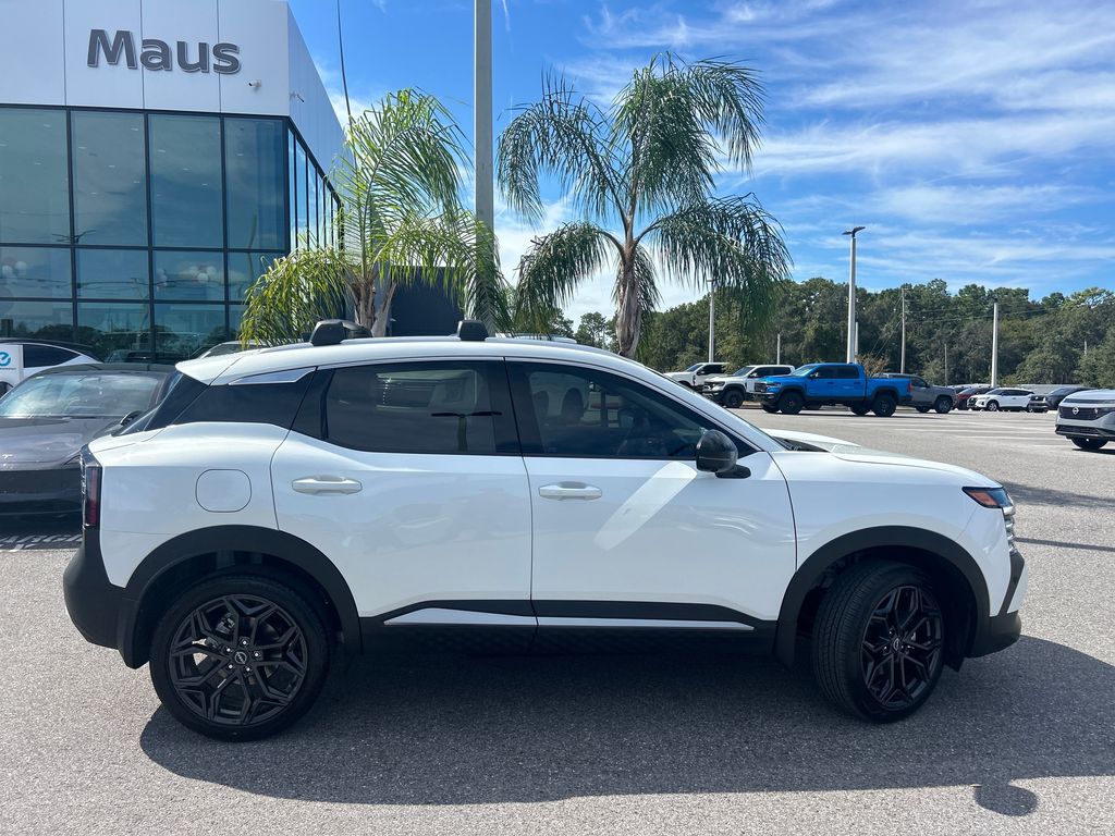 2026 Nissan Kicks SR photo 3