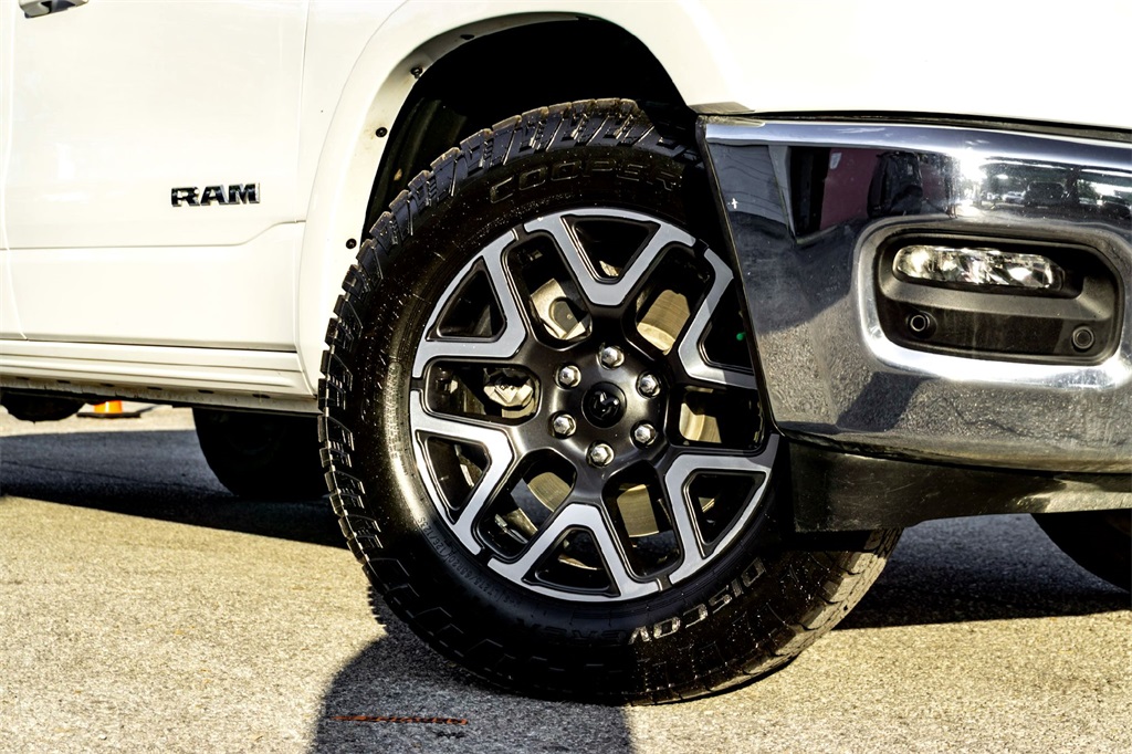 2025 Ram 1500 Laramie photo 2