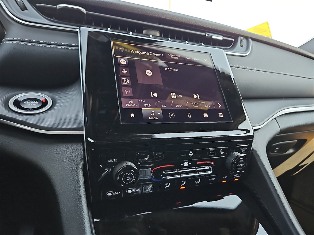 2025 Jeep Grand Cherokee Altitude photo 14