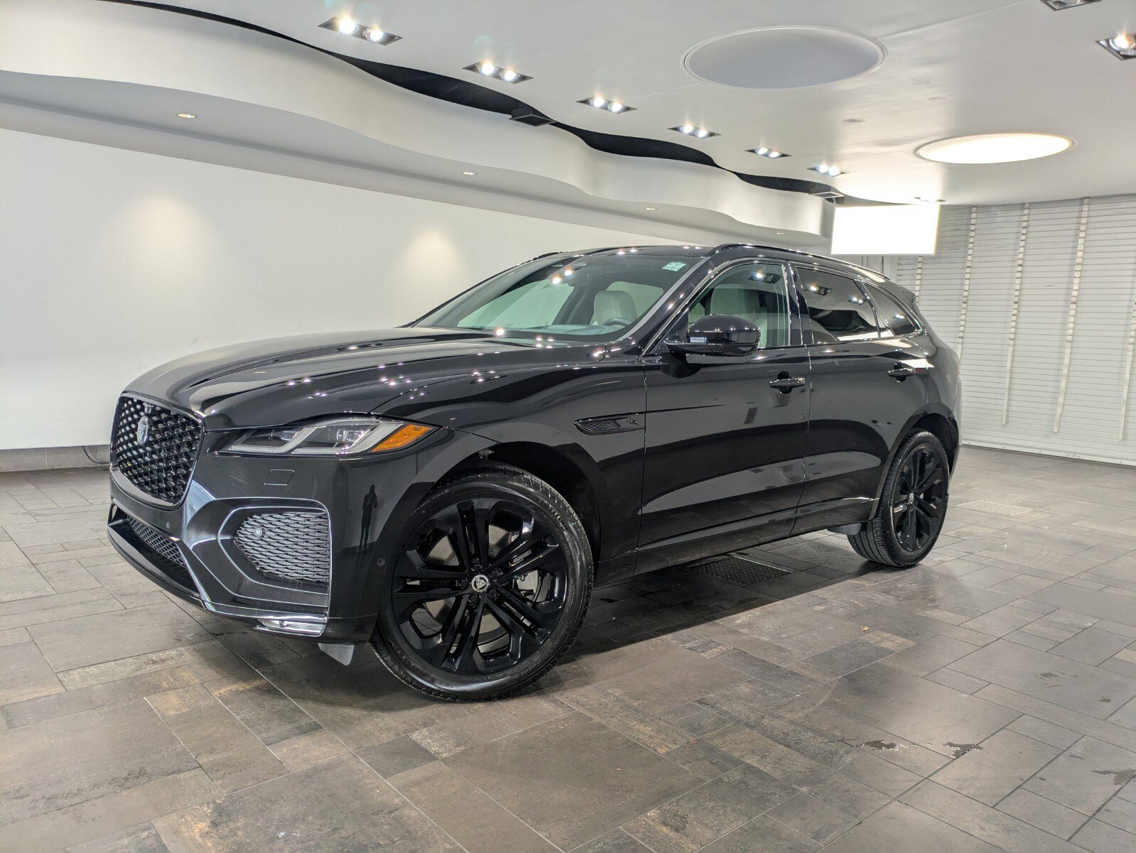 2026 Jaguar F-Pace R-Dynamic S's photo