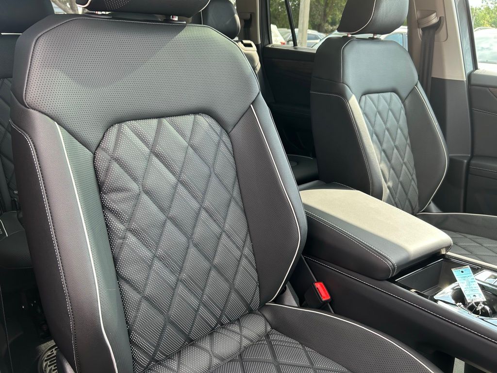 2025 Volkswagen Atlas SEL Premium R-Line photo 31
