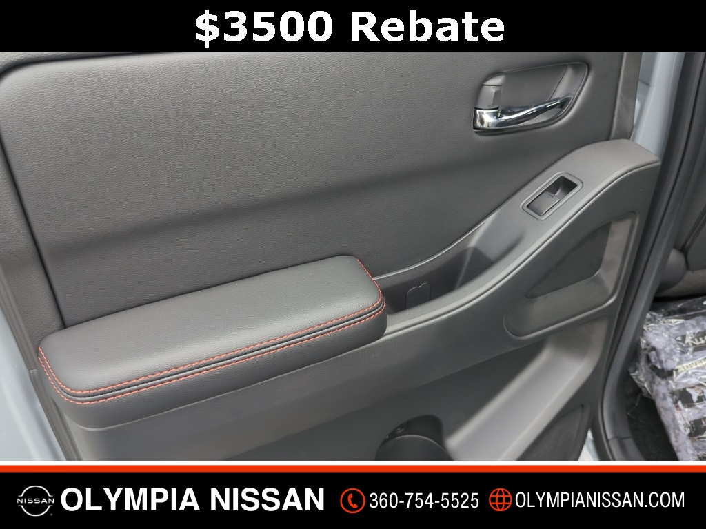 2025 Nissan Frontier Crew Cab PRO-4X photo 18