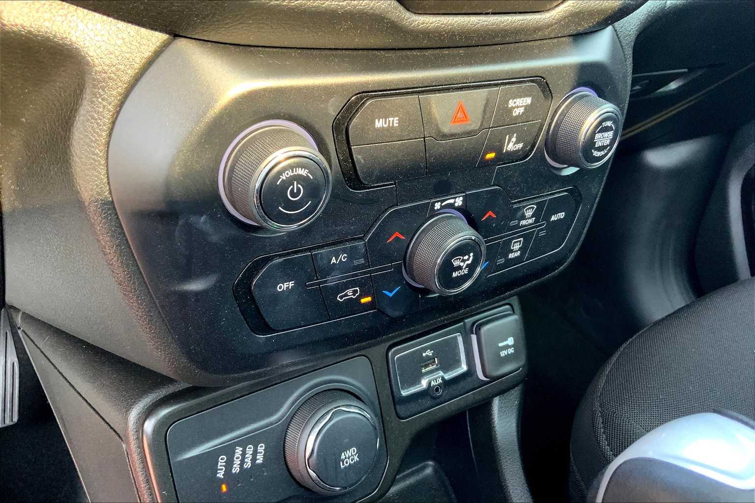2023 Jeep Renegade Latitude photo 32