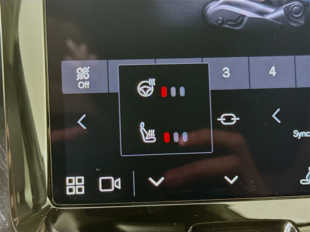 2025 Volvo XC60 B5 Core photo 19