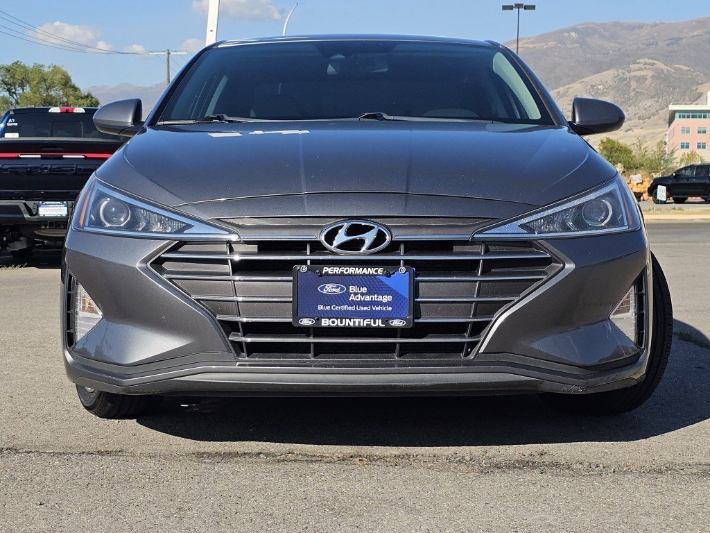 2019 Hyundai Elantra SEL photo 3