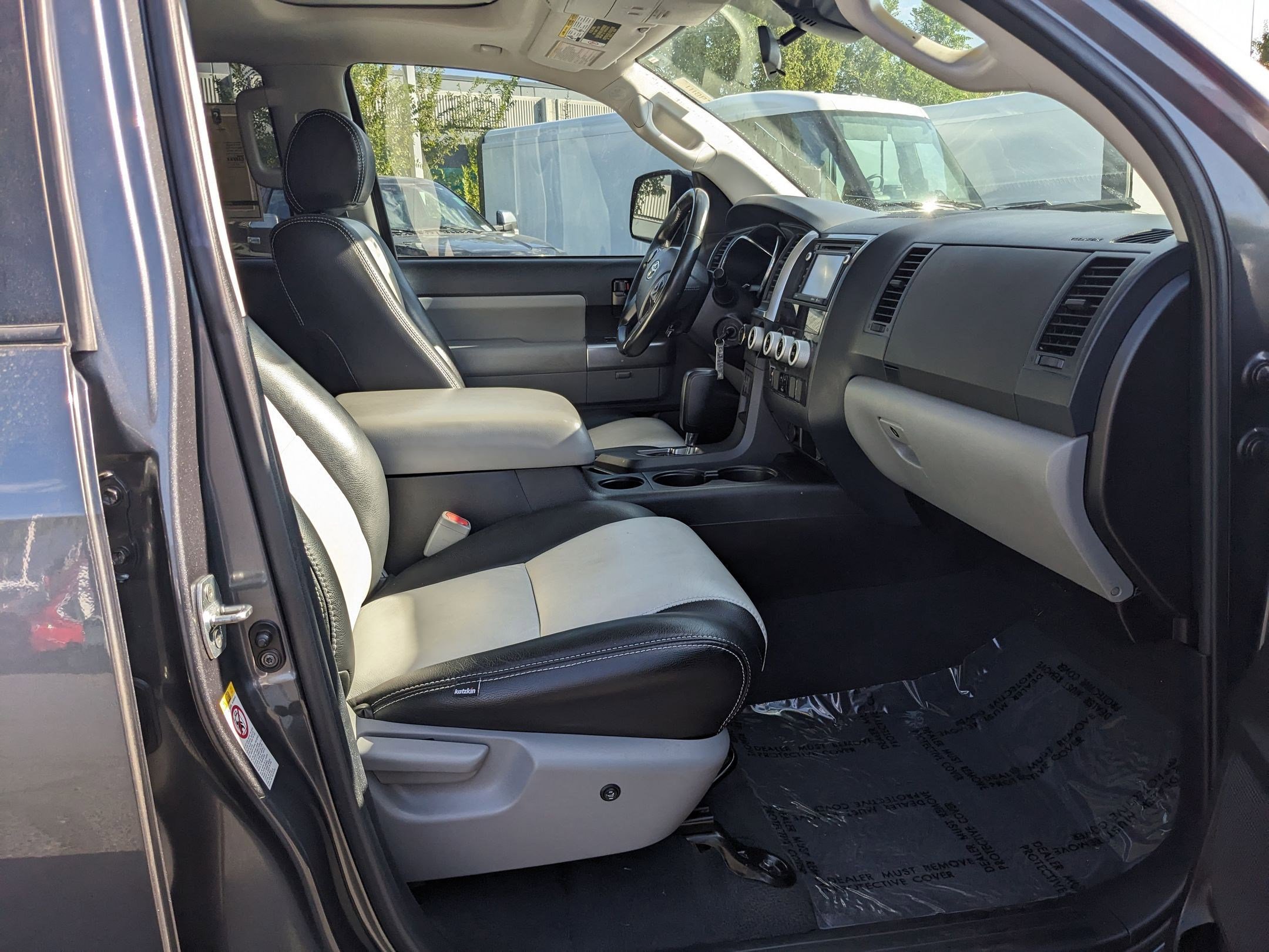 2019 Toyota Sequoia SR5 photo 20
