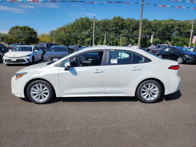 2025 Toyota Corolla LE photo 2