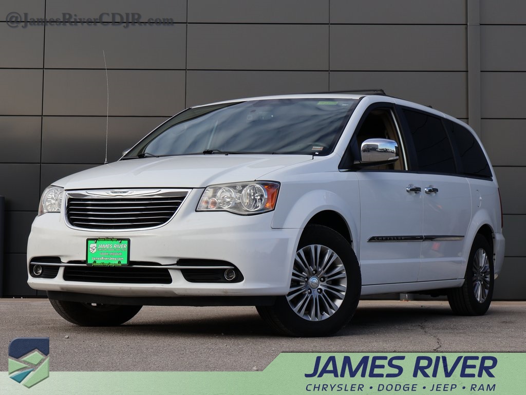 2016 Chrysler Town & Country Anniversary Edition