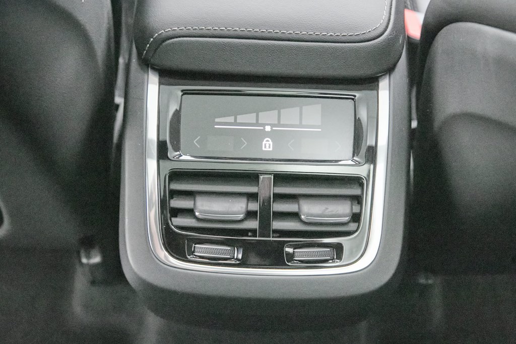 2023 VOLVO XC60 - Image 24