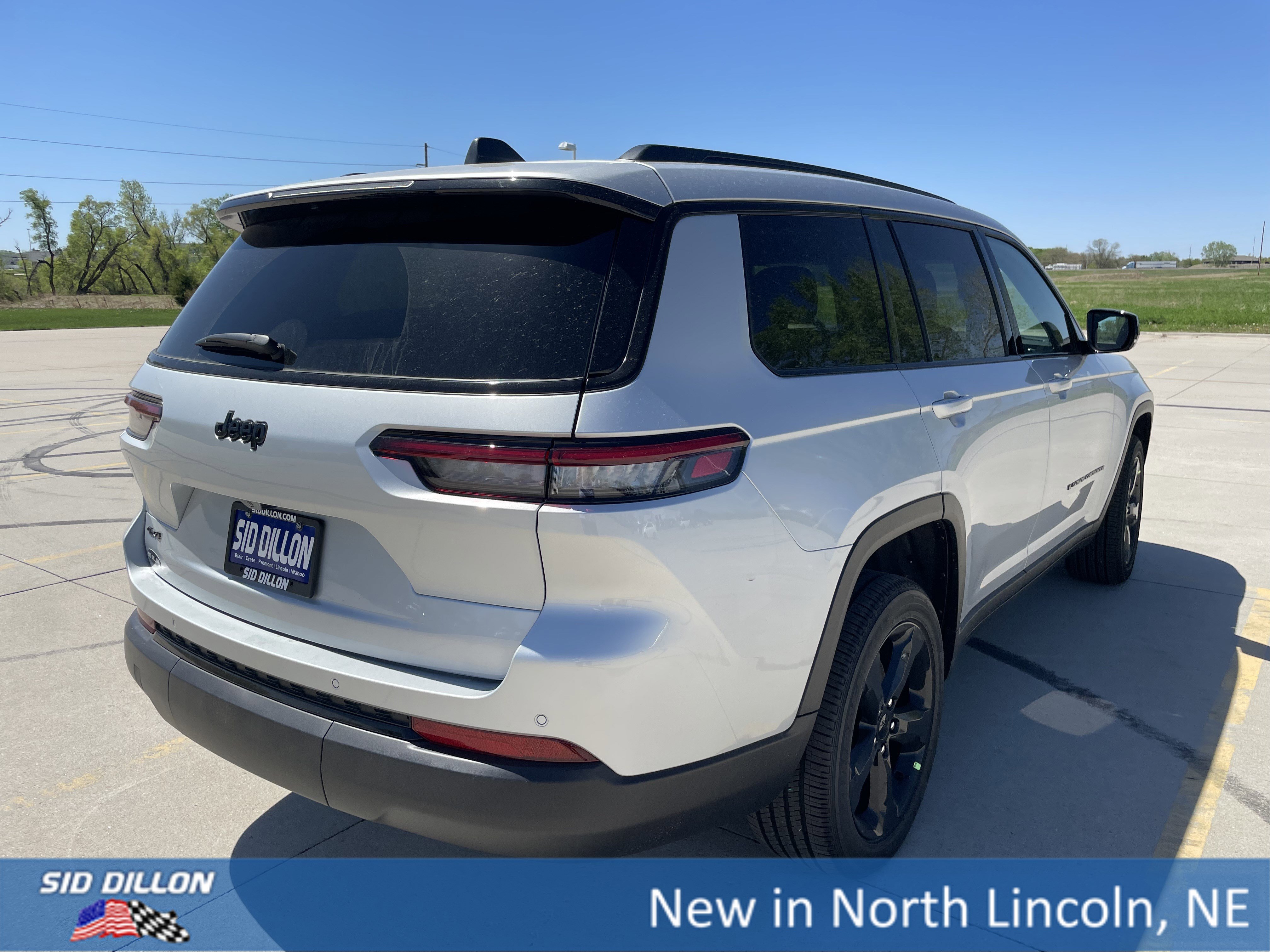 2025 Jeep Grand Cherokee Altitude X photo 3