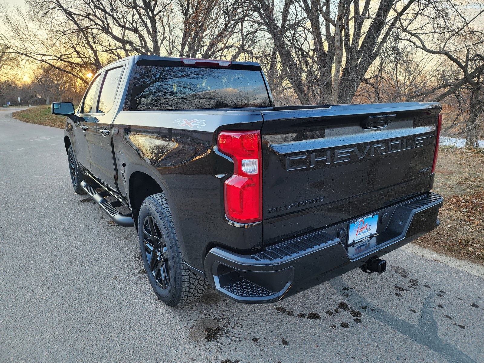 New 2024 Chevrolet Silverado 1500 RST 4D Crew Cab in Luverne C155974