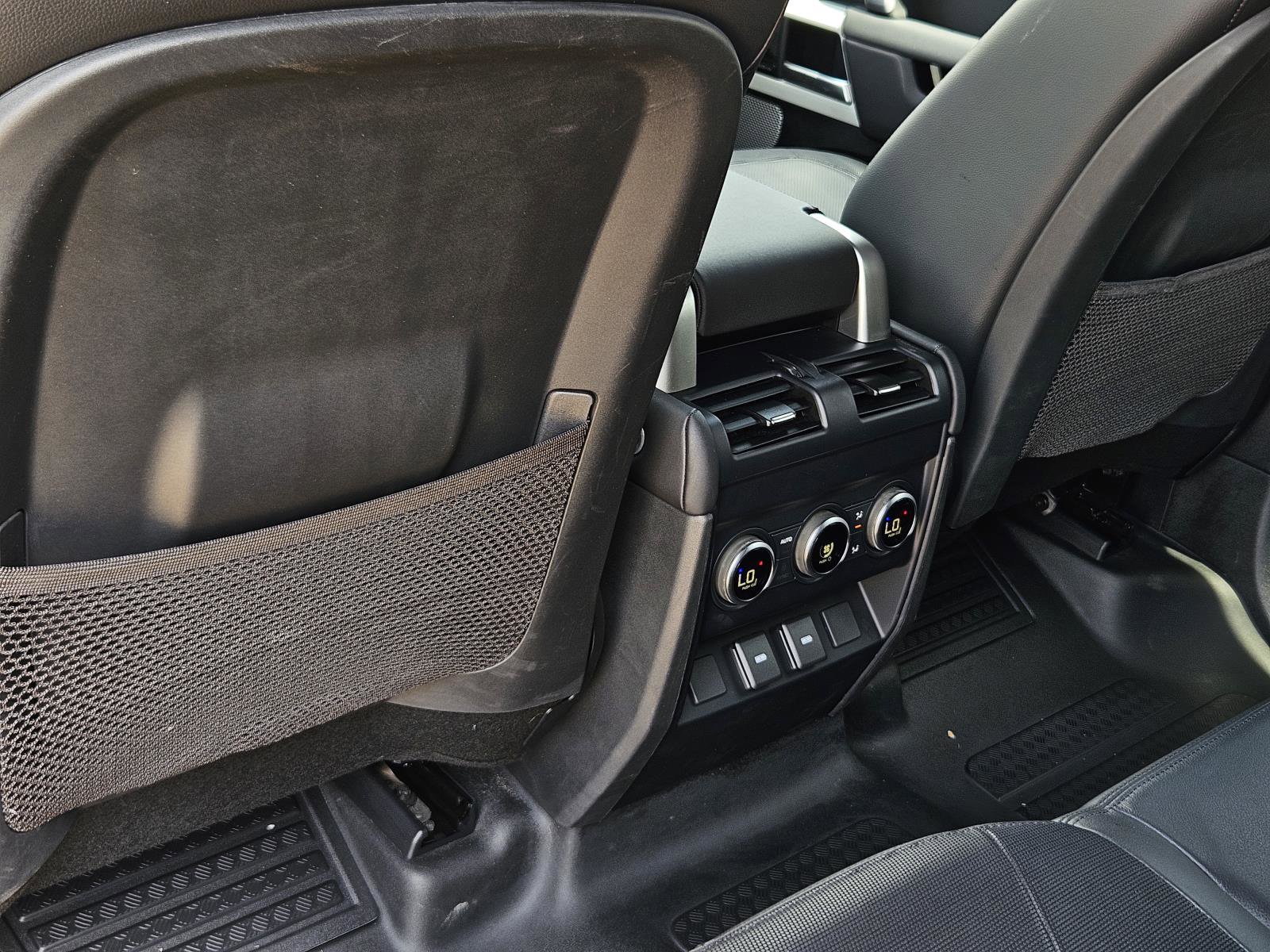 2024 Land Rover Defender X-Dynamic SE photo 30