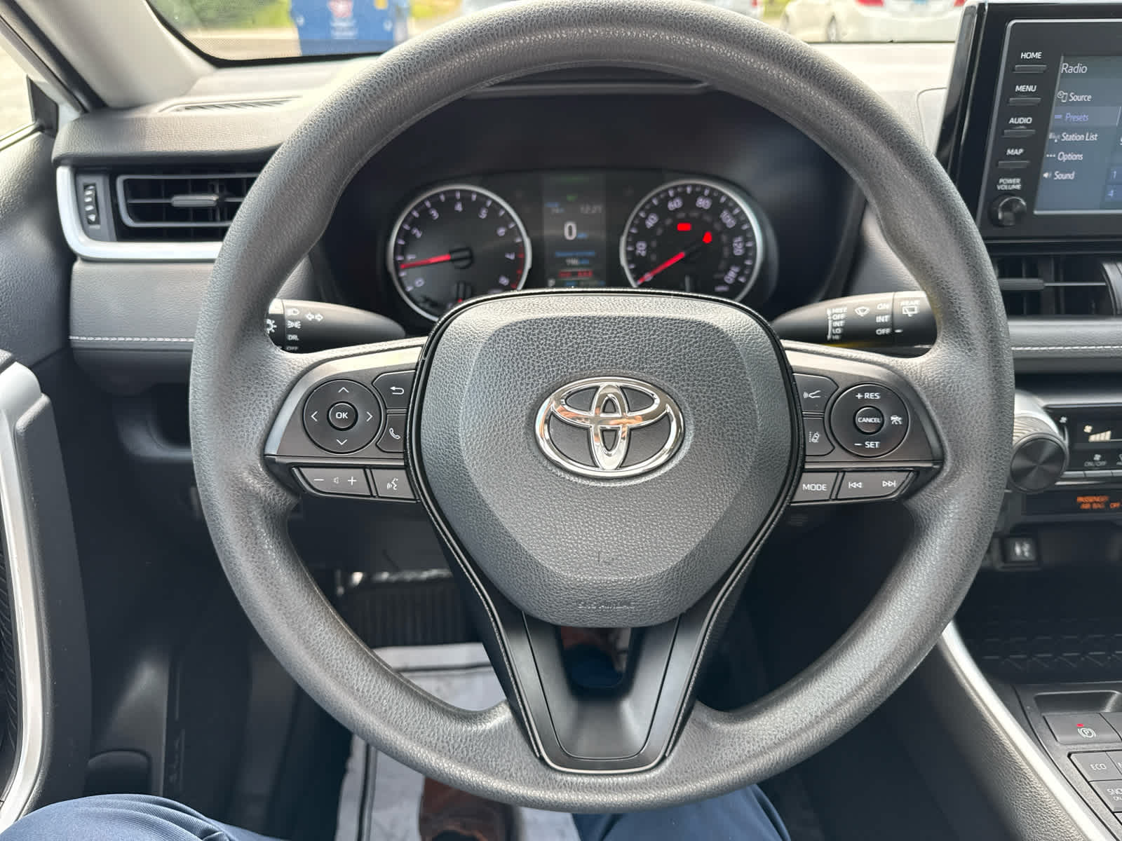 2019 Toyota RAV4 LE photo 18