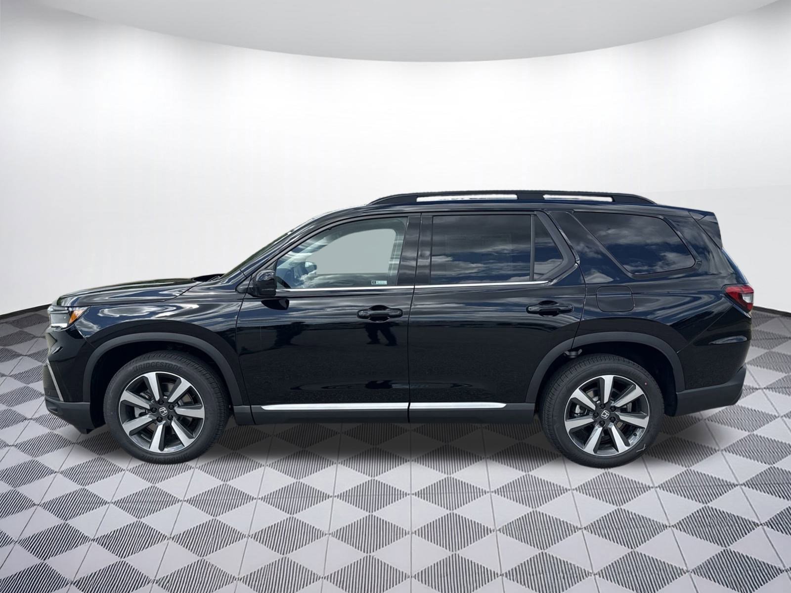 2025 Honda Pilot Touring photo 2