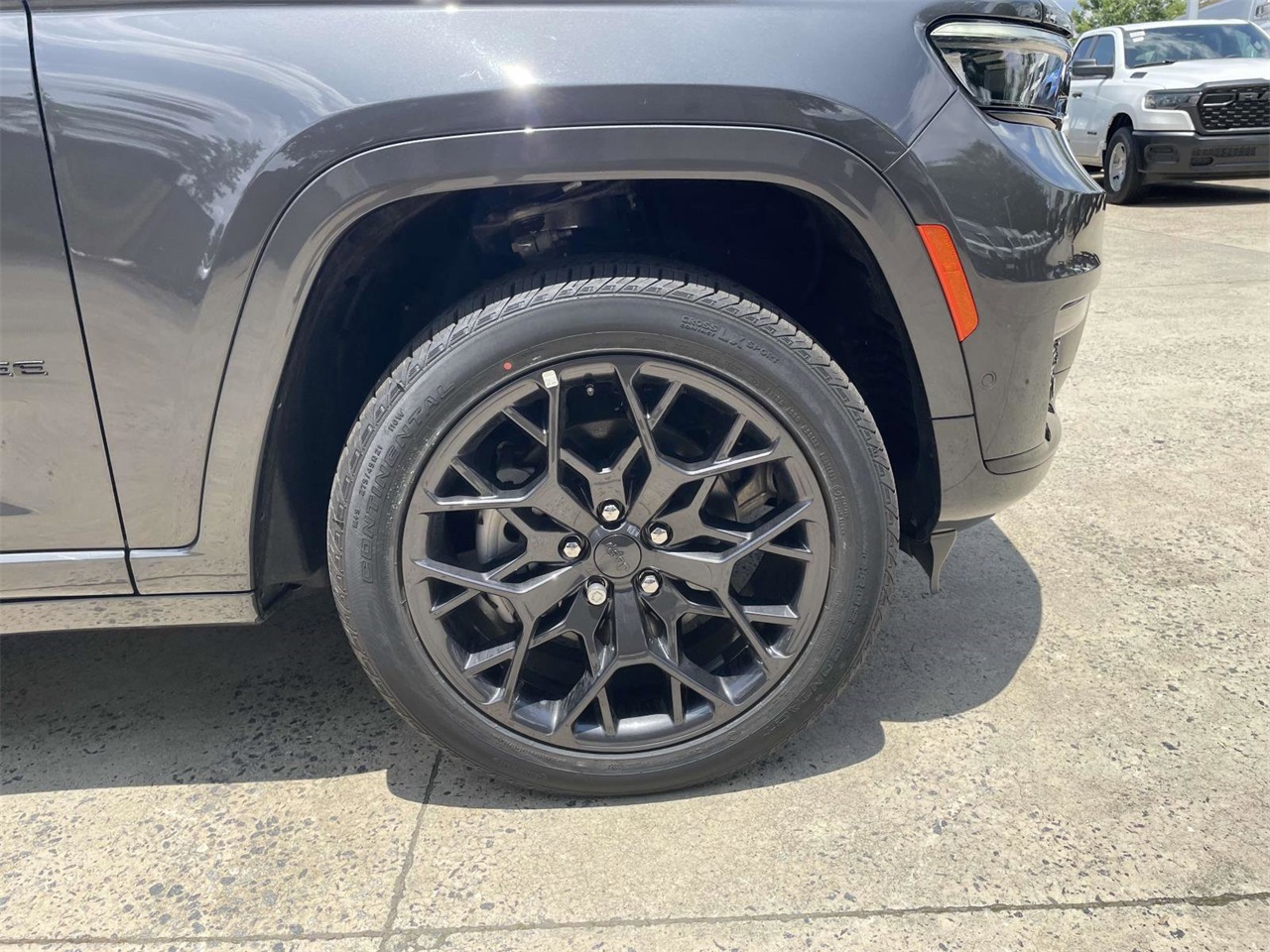 2025 Jeep Grand Cherokee L Summit photo 31