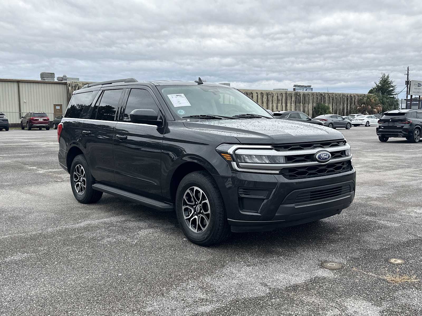 2022 Ford Expedition XLT's photo