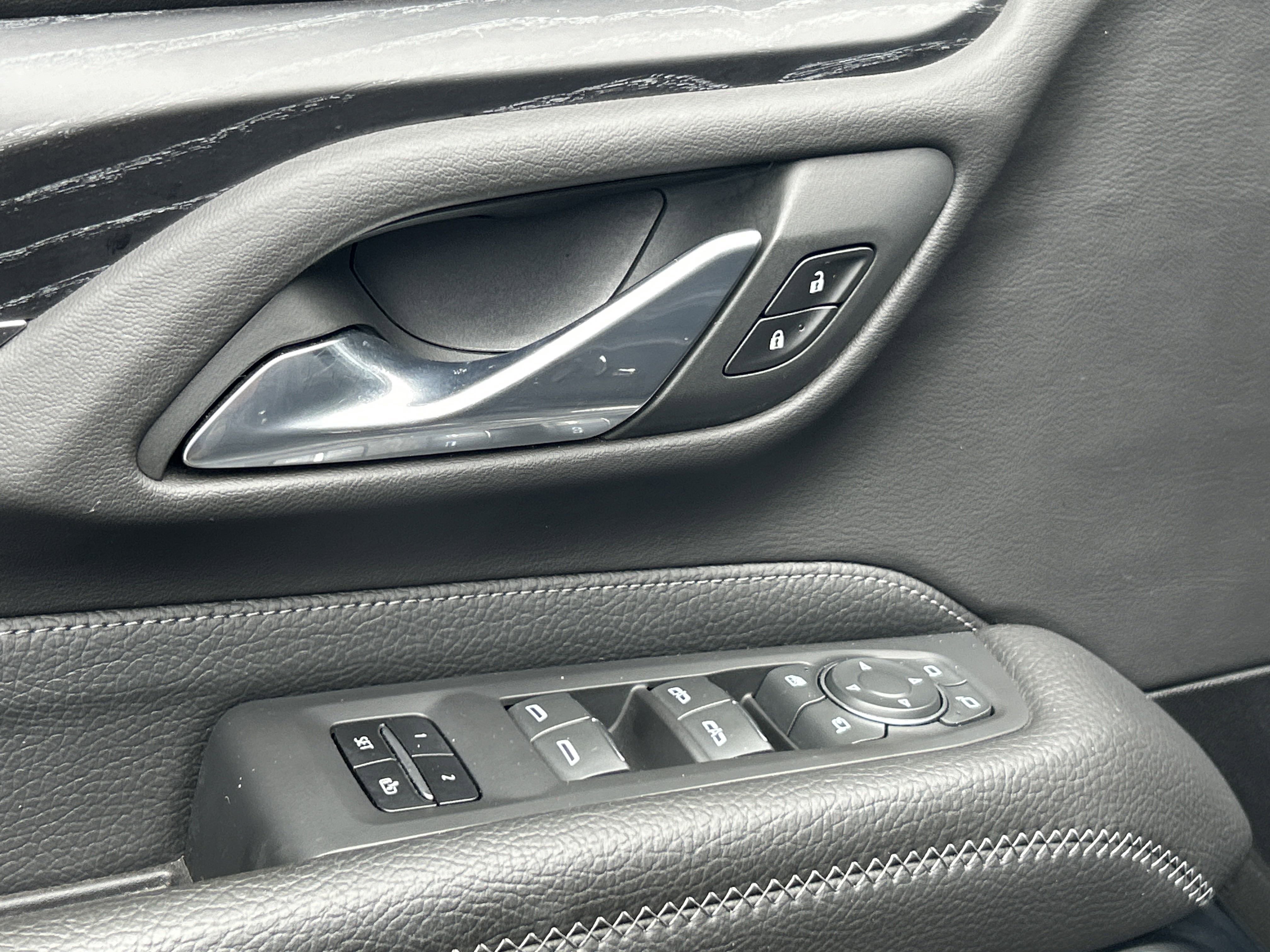 2023 Gmc Yukon Denali photo 3