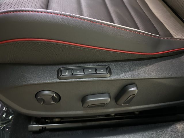 2025 Volkswagen Golf GTI SE photo 14