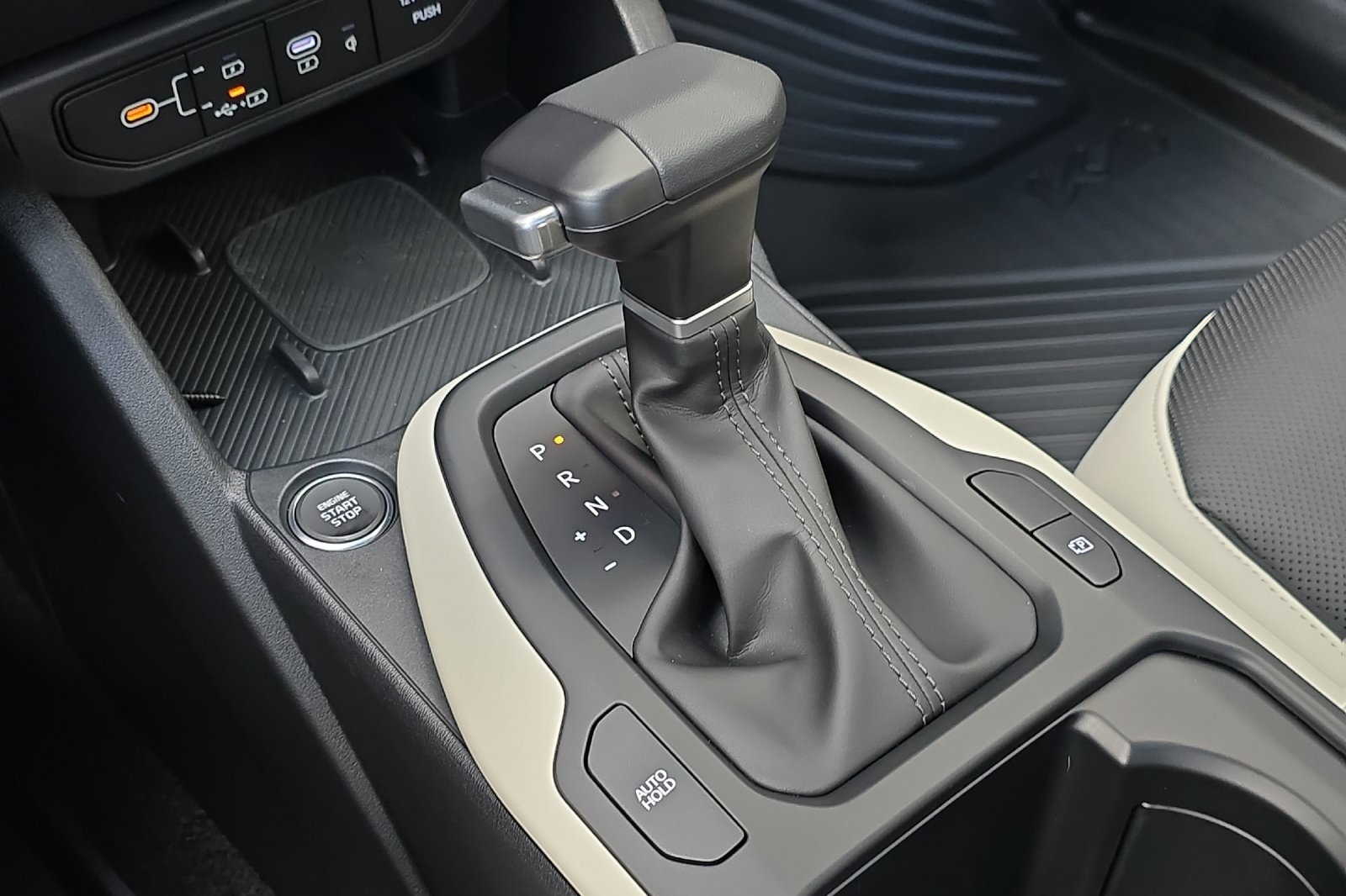 2025 Kia K4 GT-Line photo 16