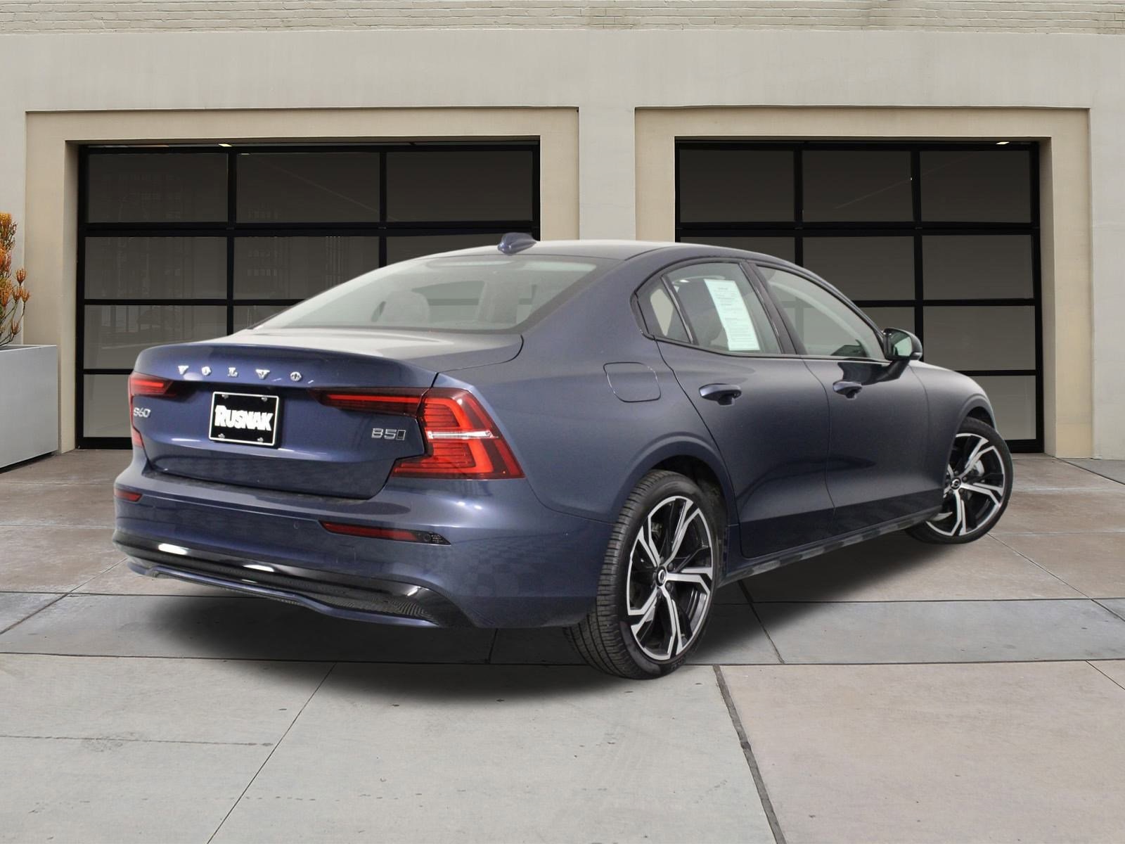 2025 Volvo S60 B5 Core photo 4