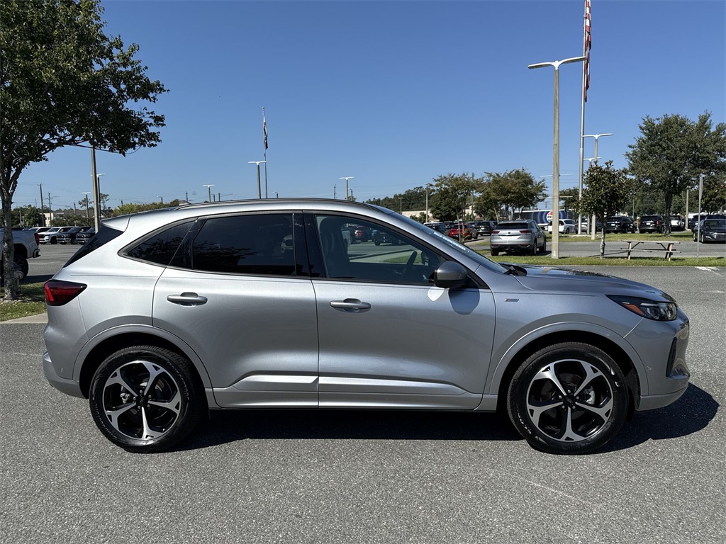 2024 Ford Escape ST-Line Elite photo 2