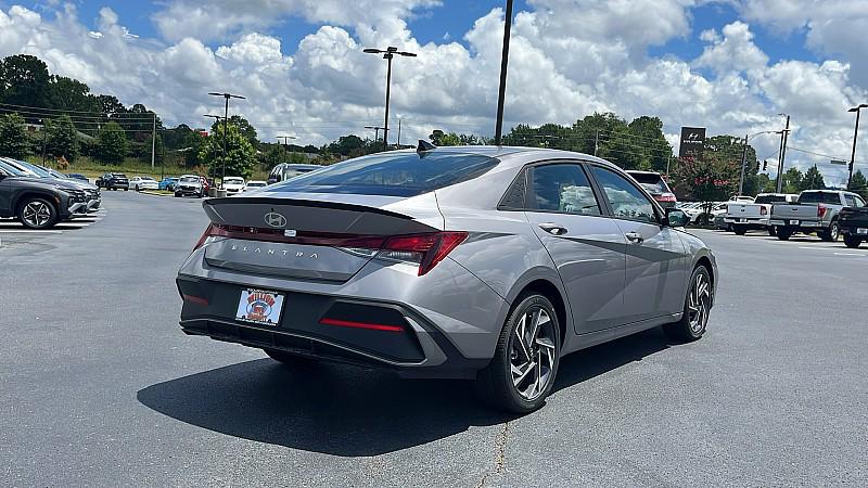 2025 Hyundai Elantra SEL Sport photo 32