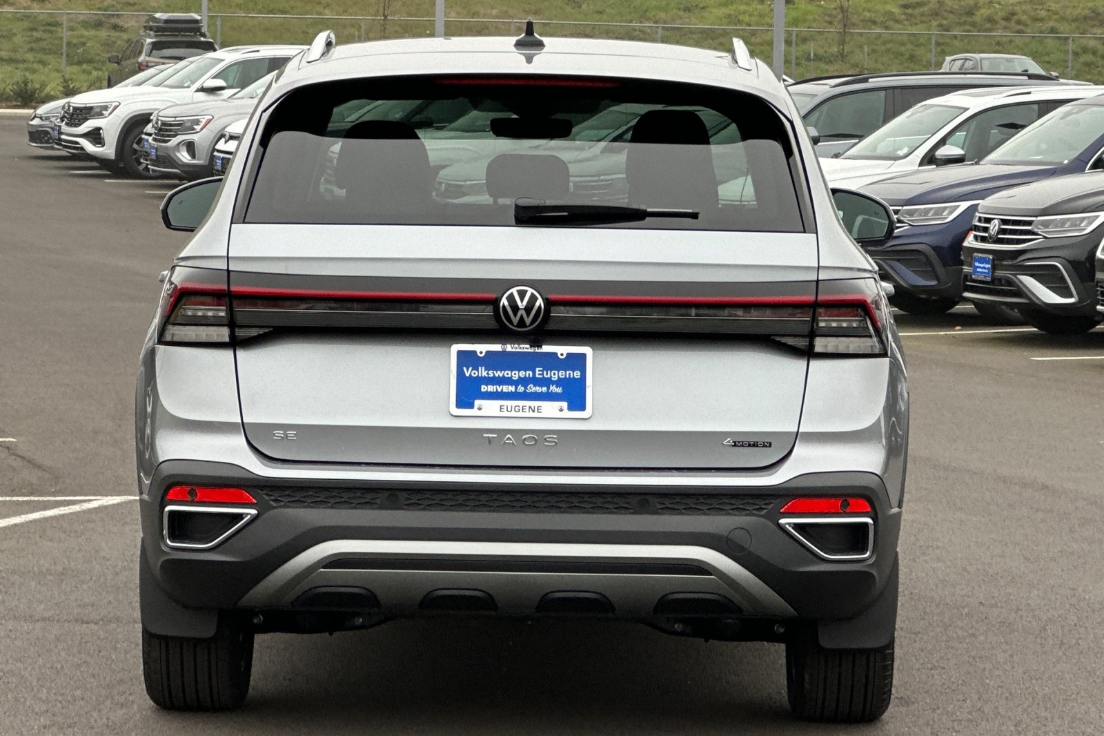 2025 Volkswagen Taos SE photo 4