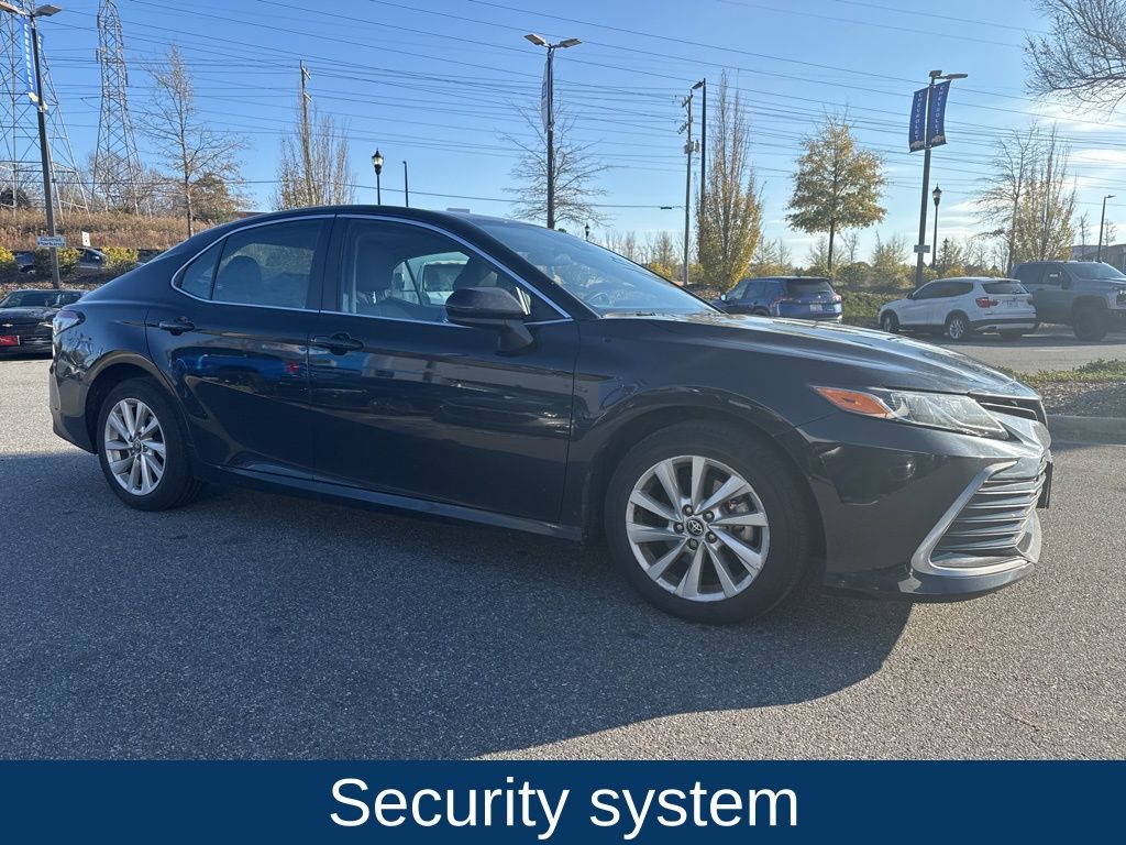 2021 Toyota Camry LE photo 4