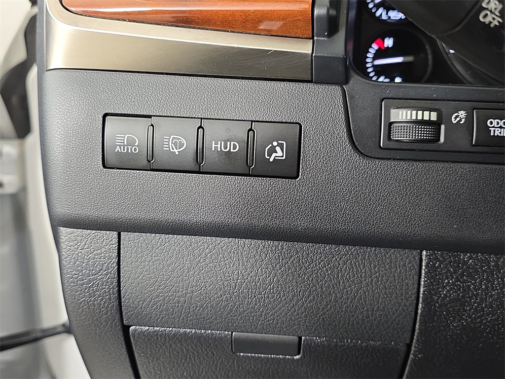 2020 Lexus LX 570 photo 24