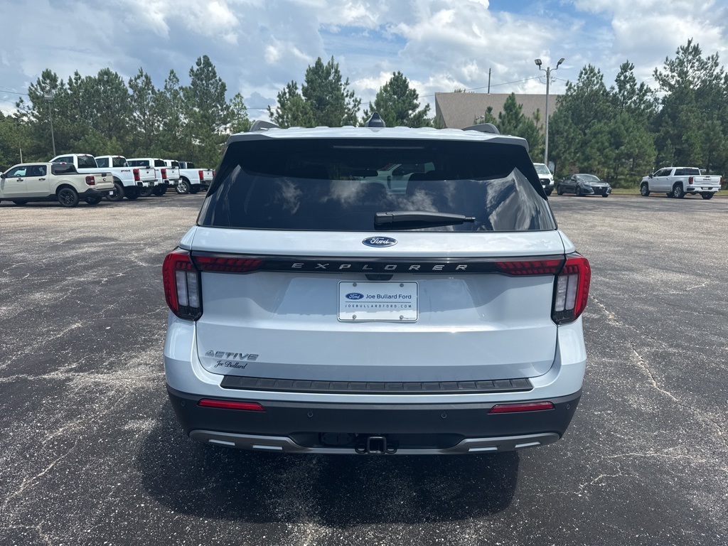 2025 Ford Explorer photo 6
