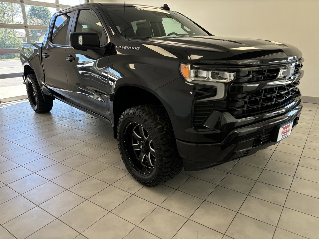 2024 Chevrolet Silverado 1500 RST photo 2