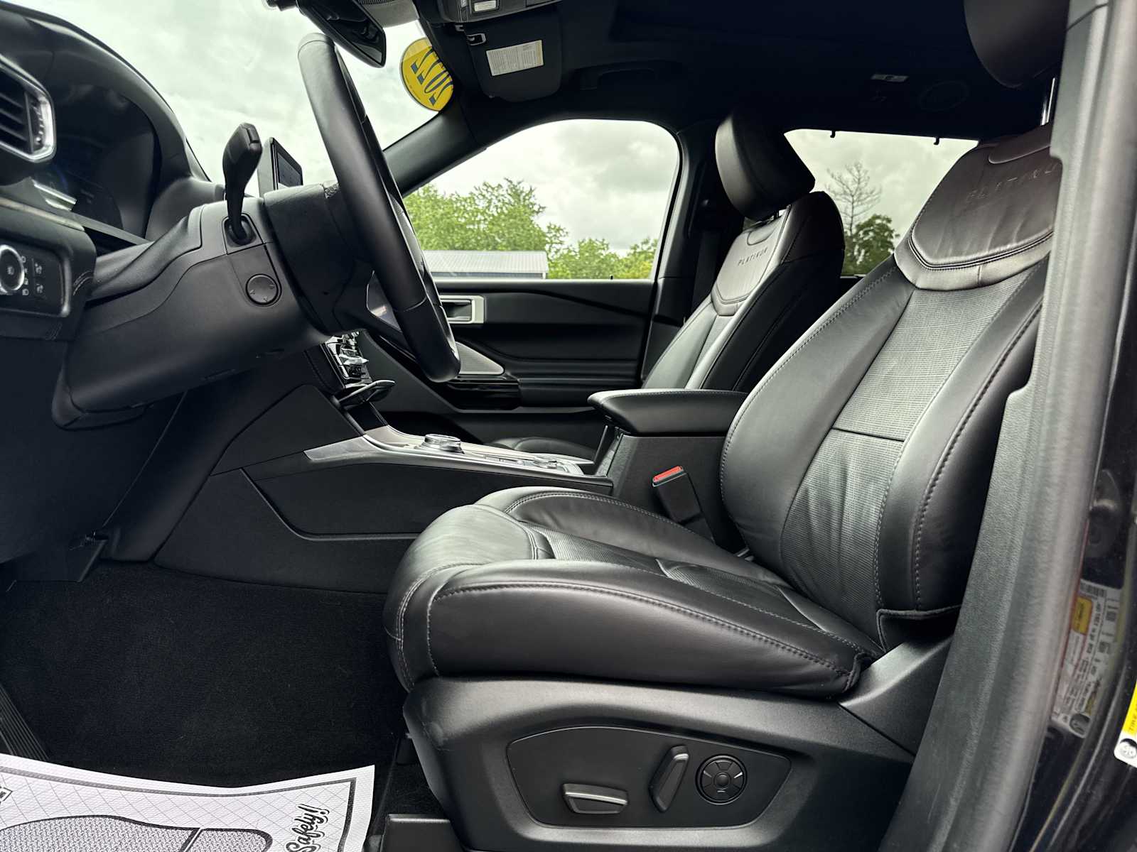 2022 Ford Explorer Platinum photo 29