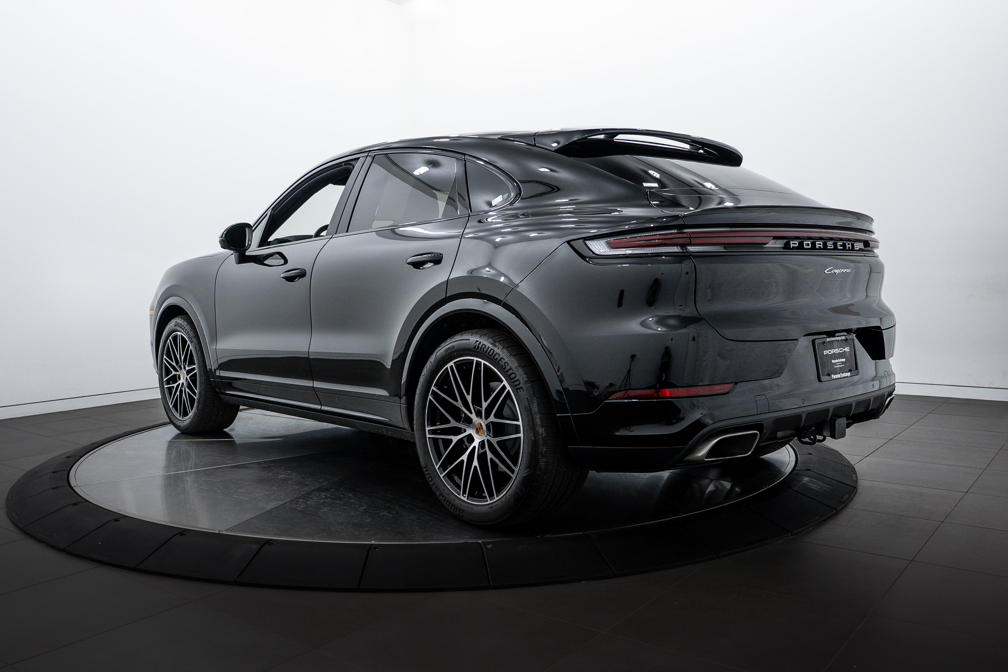2025 Porsche Cayenne Coupe photo 3