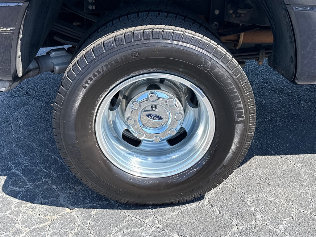 2022 Ford F-350 Lariat photo 17