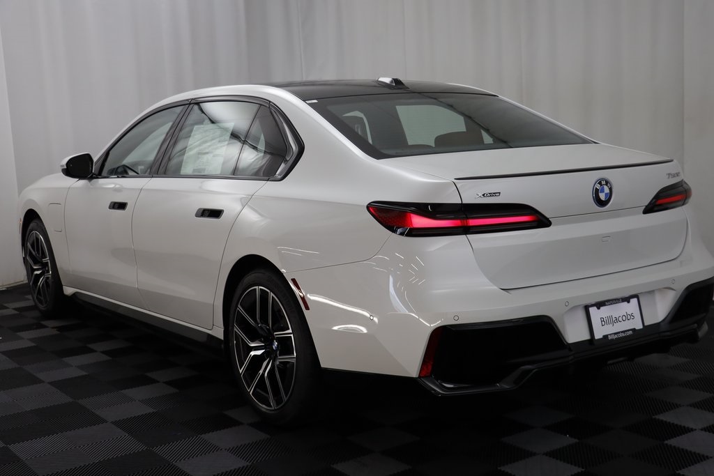 2026 Bmw 750e photo 16