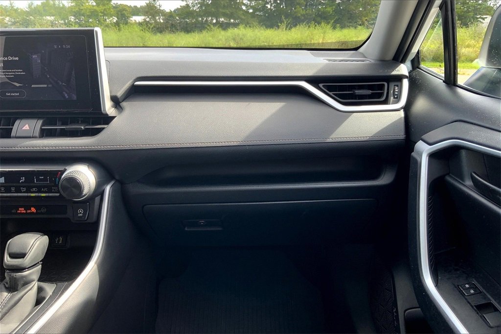 2025 Toyota RAV4 LE photo 15