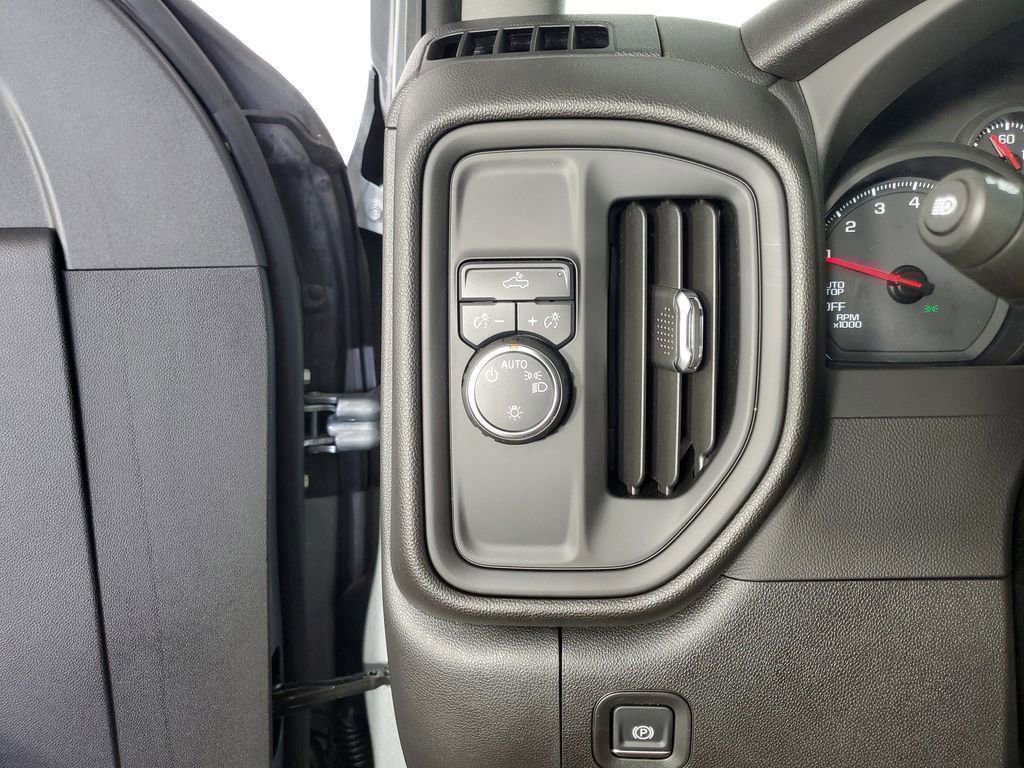 2025 Chevrolet Silverado 1500 Custom photo 24