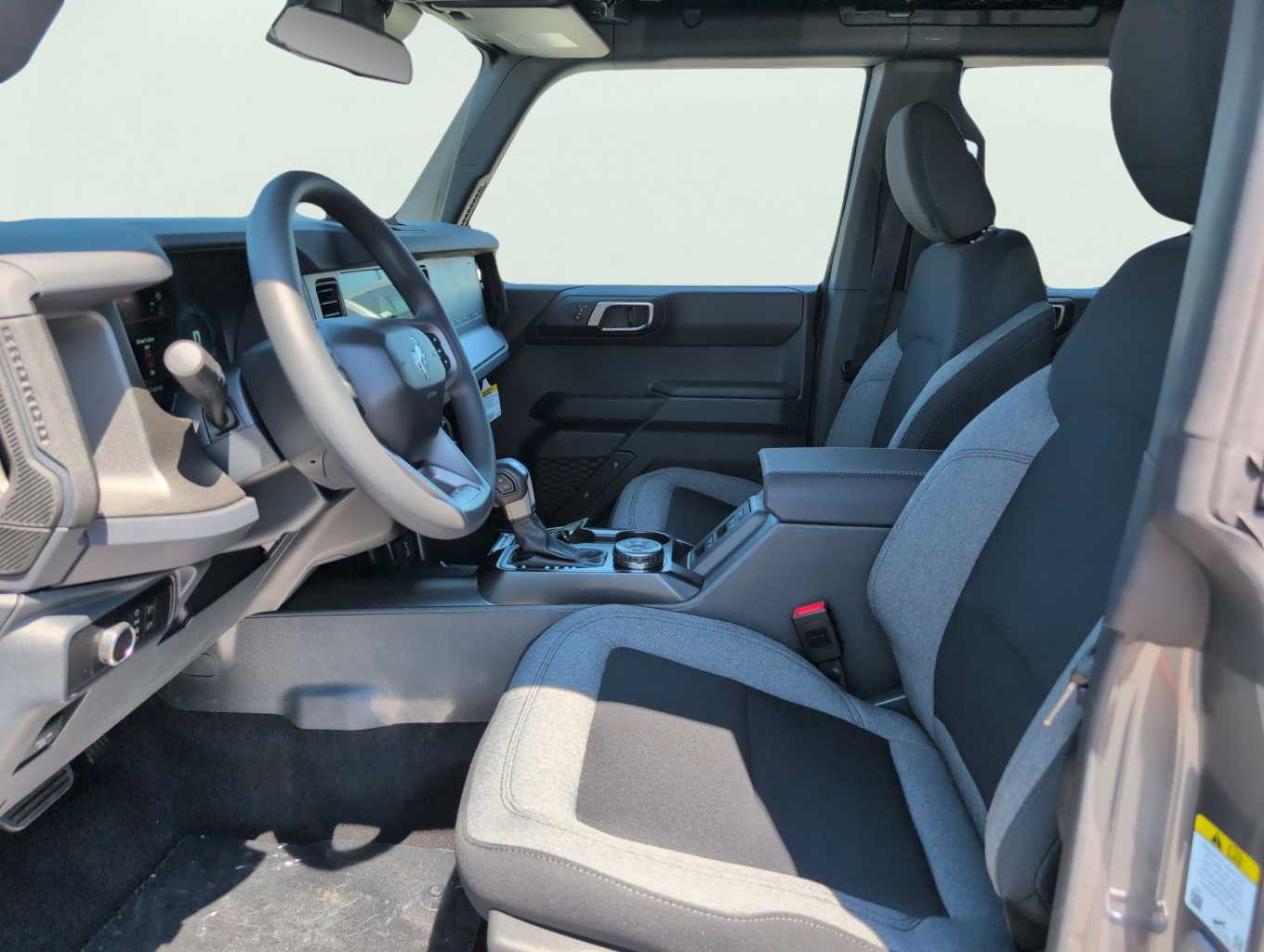 2025 Ford Bronco Base photo 8